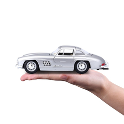 Bburago 1:24 Mercedes Benz 300SL Silver